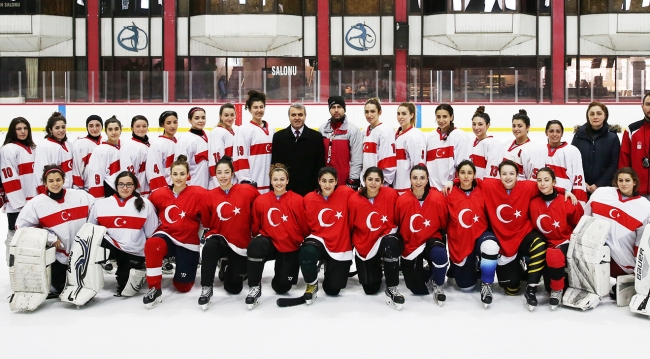 Kadın buz hokeycilerin hedefi tarihe geçmek